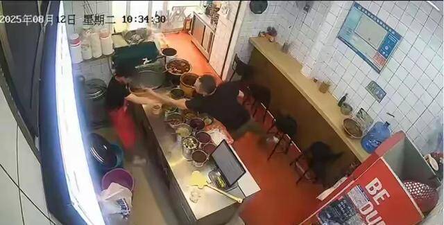 男顾客多次性骚扰19岁女店员被抓