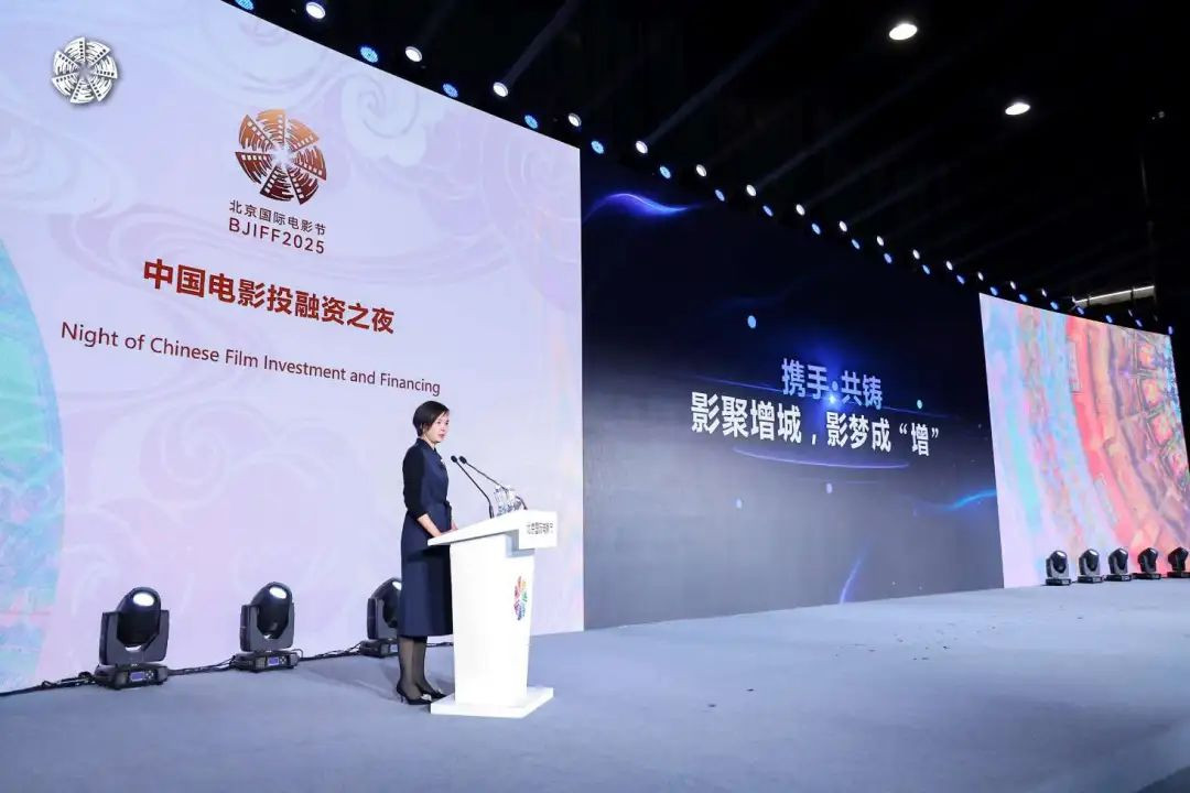 增城区影视协会会长刘莉在现场推介增城