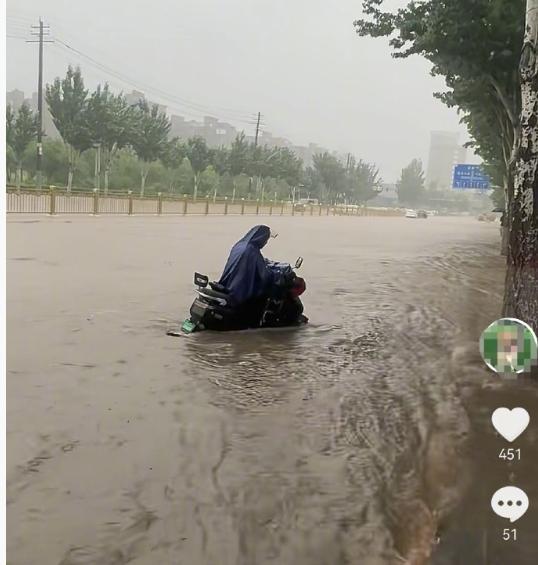 外卖小哥积水中触电身亡