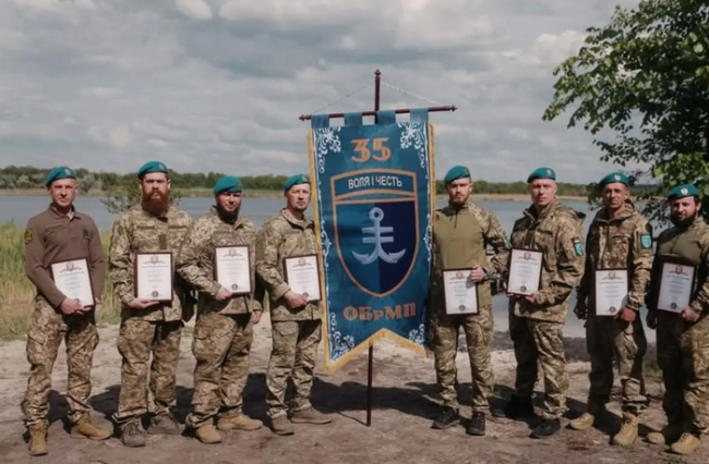 曝乌军公开授勋时遭俄军袭击