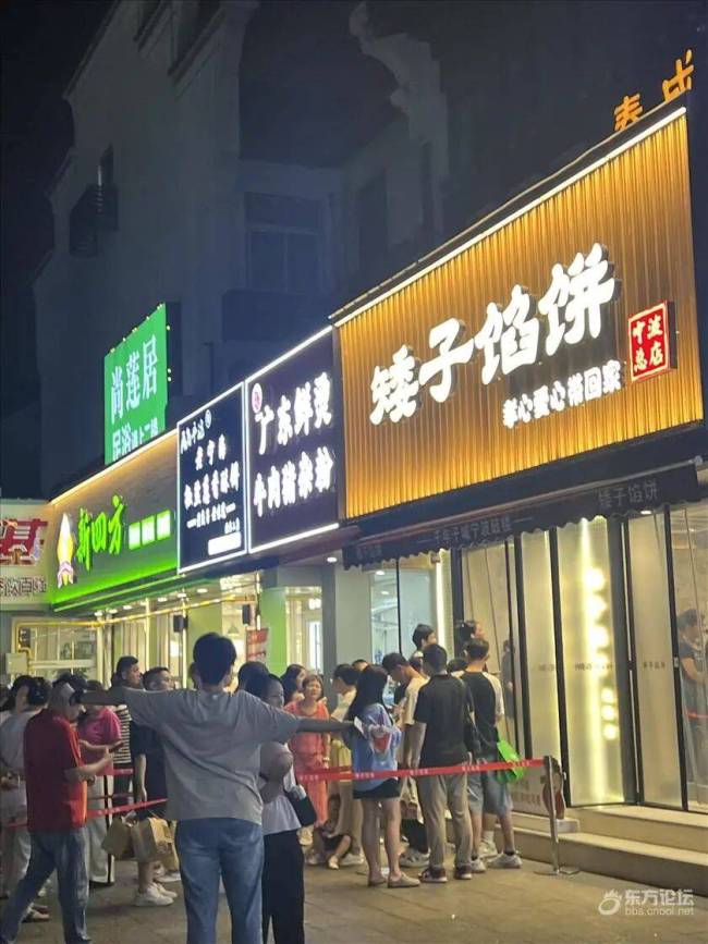 国庆假期宁波鼓楼这家排队王生意夸张