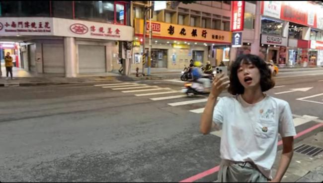叶元之“女贵人”穿民进党背心被批