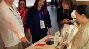 文化跨界！陕西凤翔木版年画《Hello Kitty门神》 参展世博会