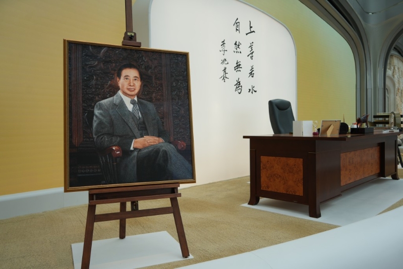 纪念展展出的私人珍藏和真迹。 资料图片 纪念展展出的私人珍藏和真迹。 资料图片