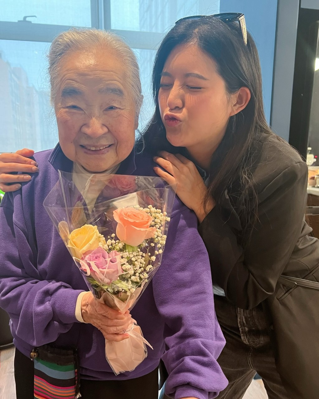 小金子目前定居于美国。