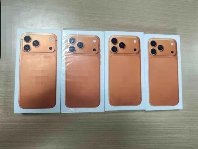 男子用高仿模型手机骗了店主3万7