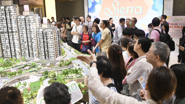 SIERRA SEA取得突破性超过4万张入票,打破由长实发展于2023年8月油塘亲海駅II所造出的逾3.8万票纪录,成为本港新盘历来收票最高的新盘。 SIERRA SEA取得突破性超过4万张入票,打破由长实发展于2023年8月油塘亲海駅II所造出的逾3.8万票纪录,成为本港新盘历来收票最高的新盘。