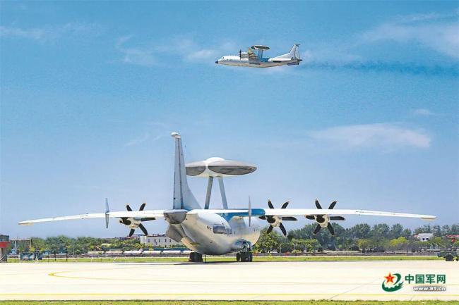 距离不足百米！我军战机远海训练遇2架外机挑衅，对峙近20分钟后完成任务