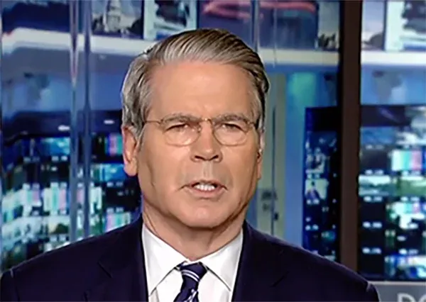 专家：中国面对美国有牌打且敢打牌