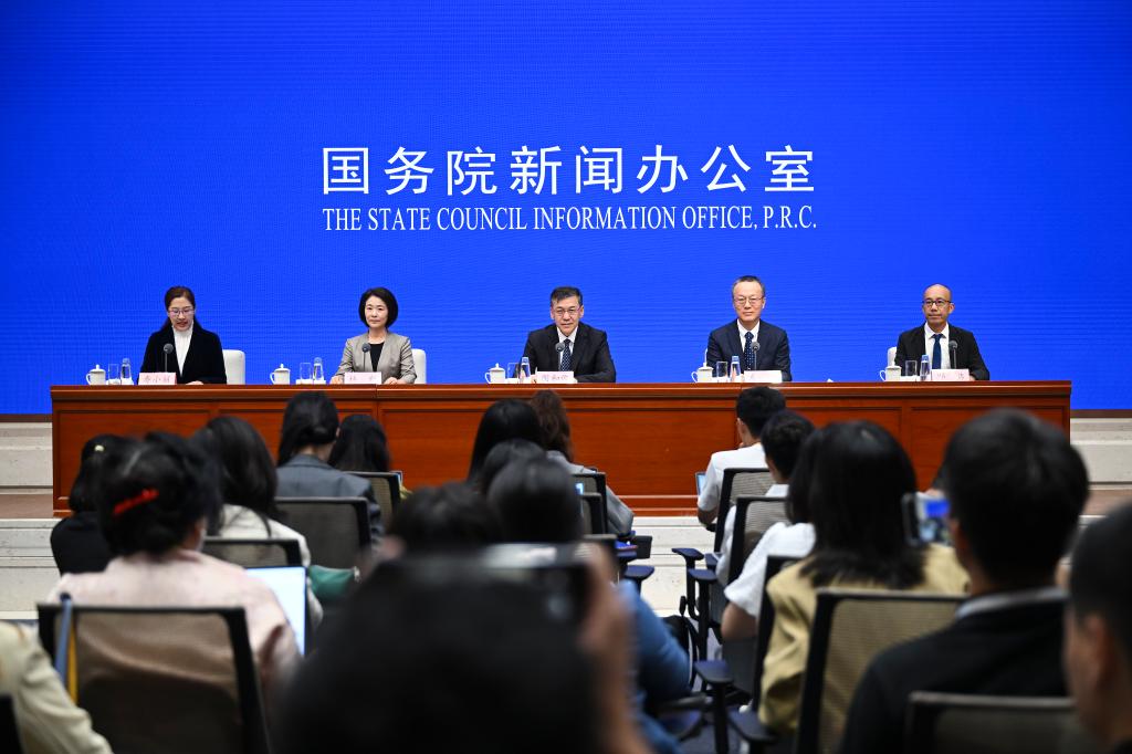 9月18日，国务院新闻办公室在北京举行“高质量完成‘十四五’规划”系列主题新闻发布会，介绍“十四五”时期科技创新发展成就，并答记者问。新华社记者 陈晔华 摄