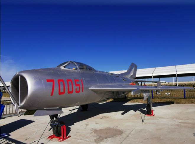 讲武谈兵｜战斗机改装无人机，“一机三用”物尽其用