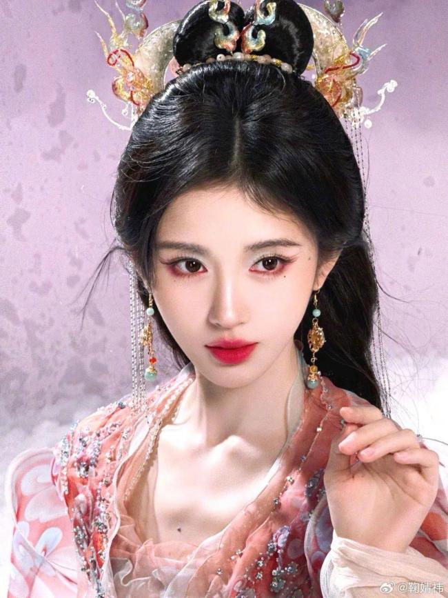 鞠婧祎两部剧人设