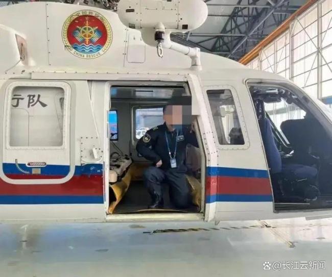 冬泳爱好者溺水 直升机救援 风浪中成功施救