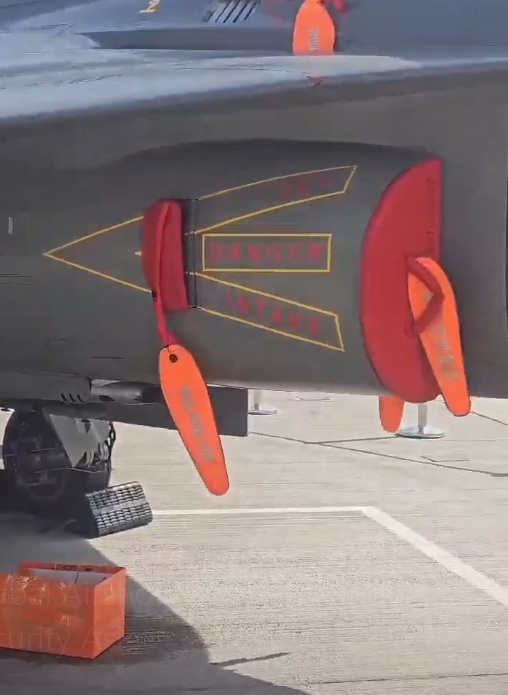 印度“光辉”战机在迪拜航展上漏油？印度军事网站忙发文澄清