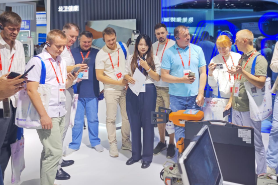 超研股份便携式多模态医学影像系统深受海内外采购商关注。受访者供图