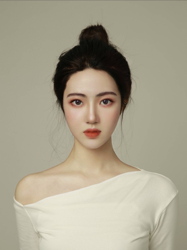 许凯恋情疑曝光 女方自认女友身份!