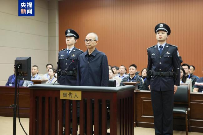 泄露国家秘密的老虎钟自然被判13年