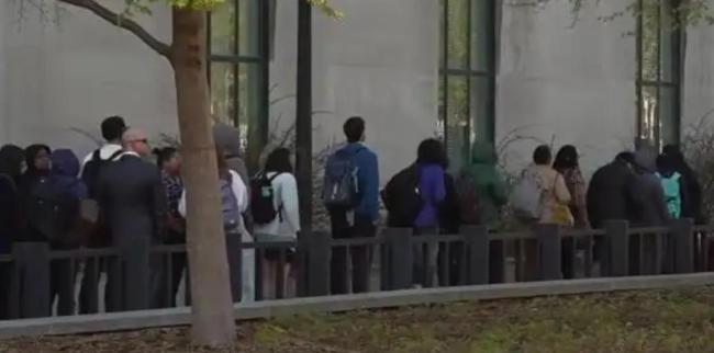美国卫生部大裁员!超1万人马上失业