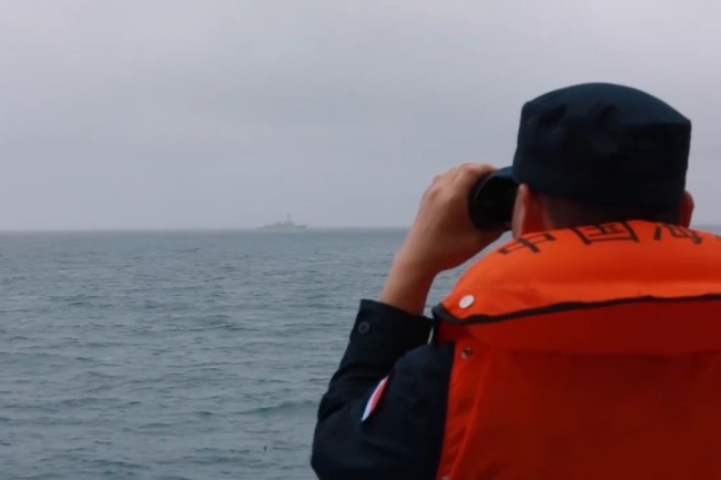 东部战区回应美舰过航台湾海峡:全程跟监警戒