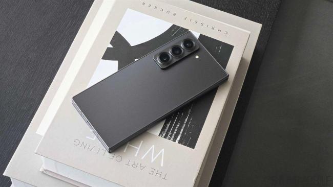 曝三星GalaxyZFold7采用钛金属背板