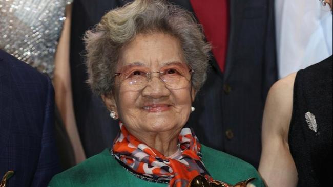 陈奇女儿：母亲一生都在为艺术付出