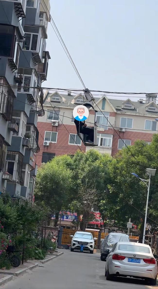 老人自制电梯上五楼