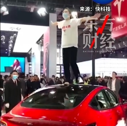 特斯拉车顶维权女车主发声