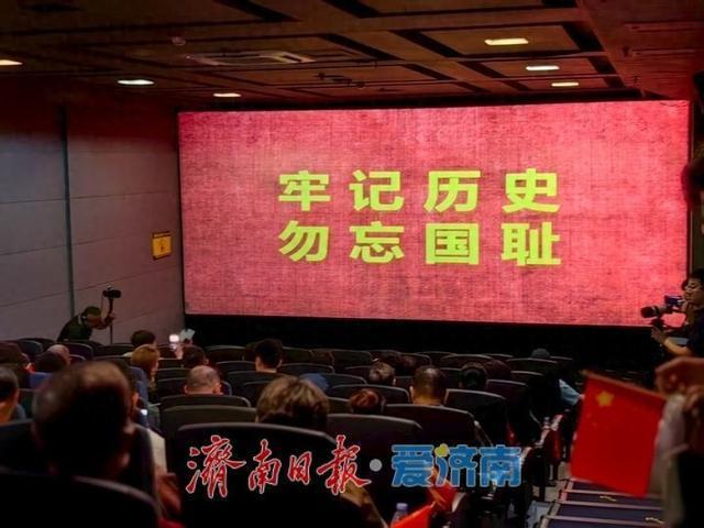 《731》首映结束全场齐唱国歌
