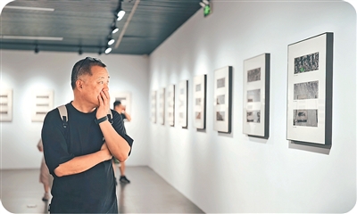 南京:300余幅画作诠释“不屈的灵魂”
