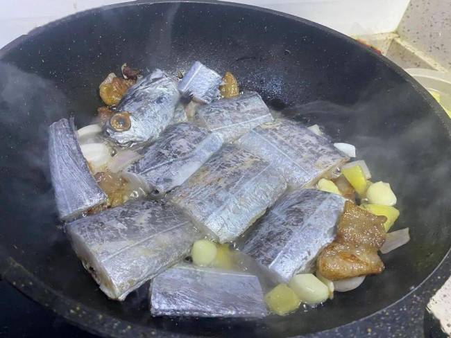 这肉价格基础 营养却不基础! 带鱼的高营养价值揭秘