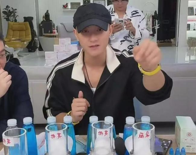 黄子韬49.8元卫生巾被炒到190元