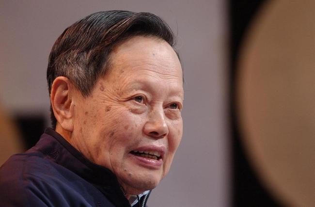 施郁忆杨振宁:他是“保守的革命者”