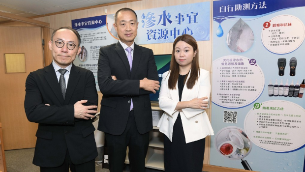 左起：食环署总监（法例检讨）严国政、食环署高级总监（法例检讨）叶国祥及食环署联办处高级卫生督察许月珍。