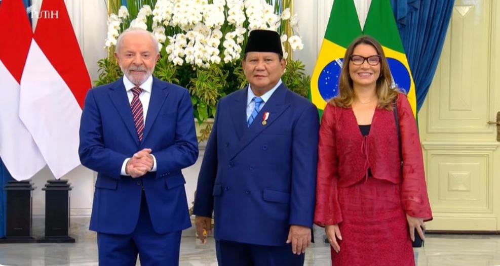 △巴西总统卢拉（左一）