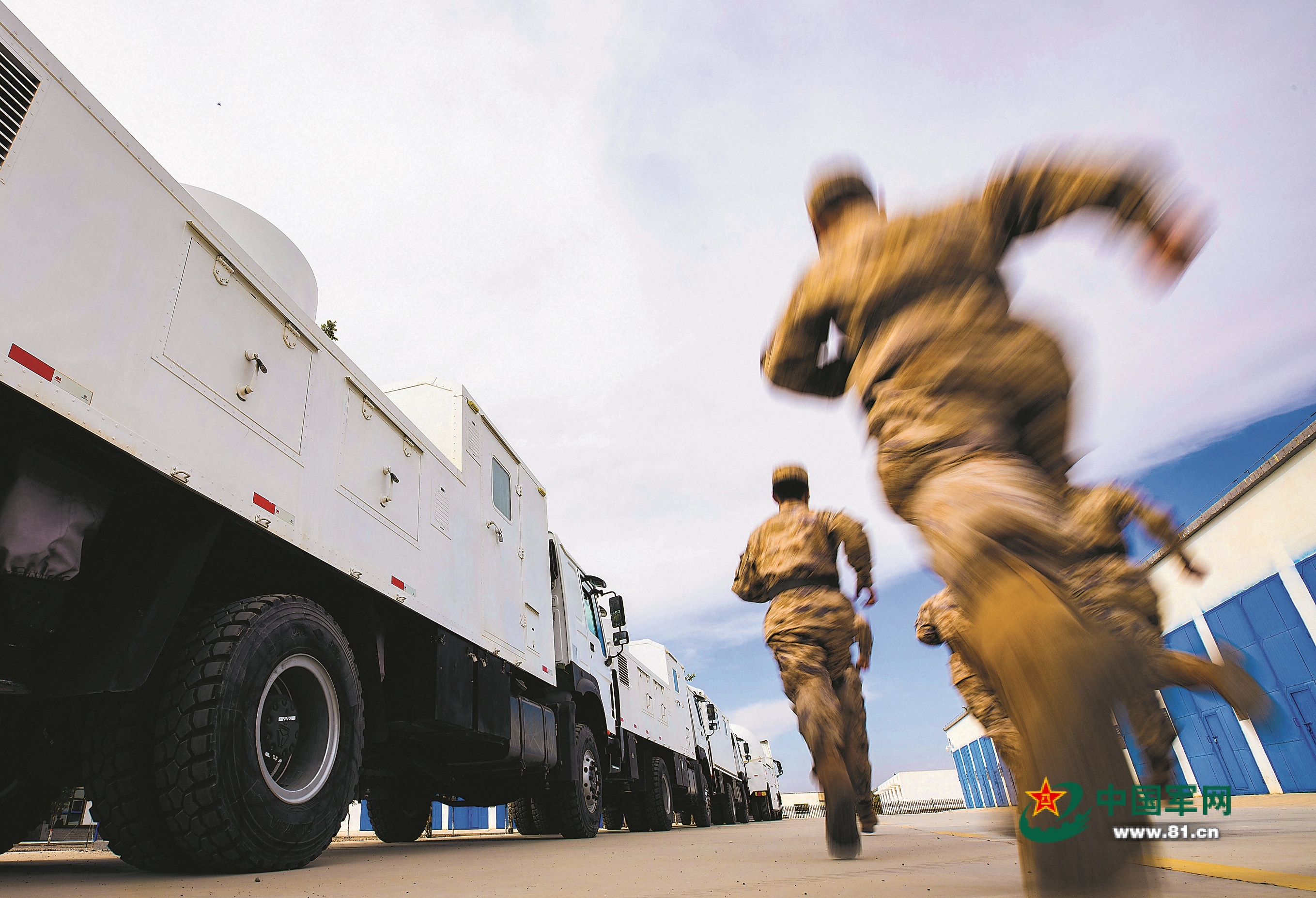 走近空军测控兵，走进他们的“四维坐标系”