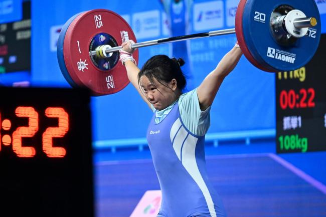 方淋获十五运会举重女子64公斤级金牌