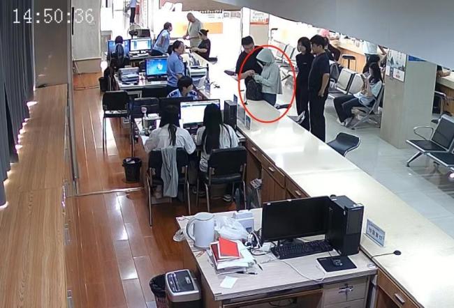 在逃人员全副武装派出所办业务被抓