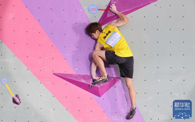 潘愚非夺得攀岩男子攀石冠军