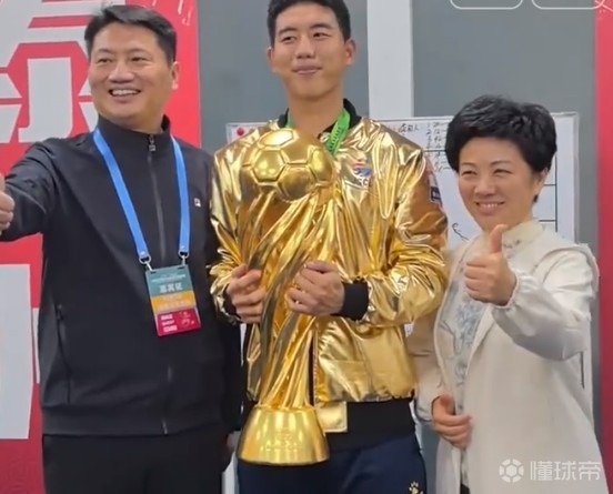 泰州市委书记市长与球队合影 泰州队夺冠创奇迹