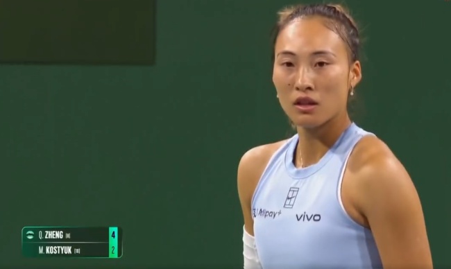 三连胜!郑钦文击败科斯秋克 晋级女单八强