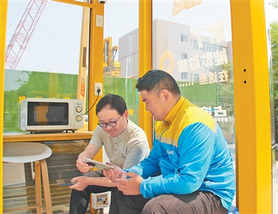 亲身体验送外卖 换位思考解难题(干部状态新观察·走进一线探作风)