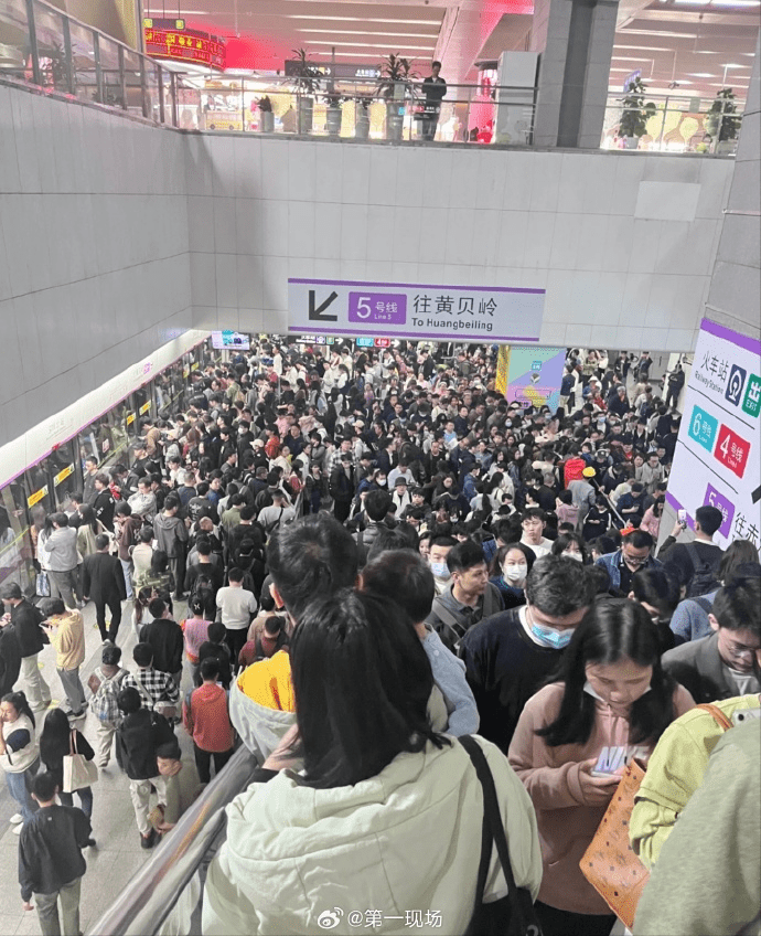 深圳北站逼爆人。