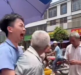 爷爷中暑呕吐 孙子崩溃大哭求助