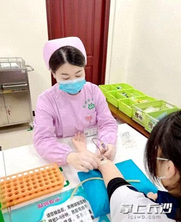 护士长飞针穿刺采血快到出圈