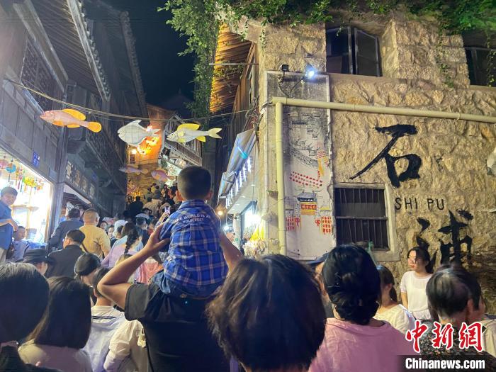 台胞假期写真:忙碌是事业发展的底气 台胞假期写真:忙碌是事业发展的底气