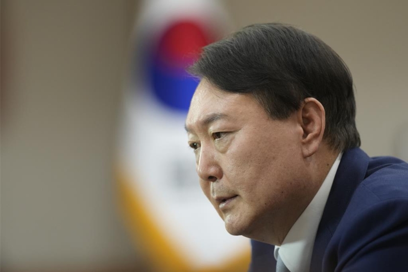 韩国前总统尹锡悦涉嫌发动内乱案的刑事审判首场庭审，于首尔时间14日上午10时举行。美联社