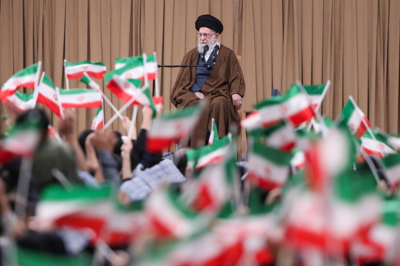 △当地时间11月3日，伊朗最高领袖哈梅内伊就伊美关系等议题发表讲话