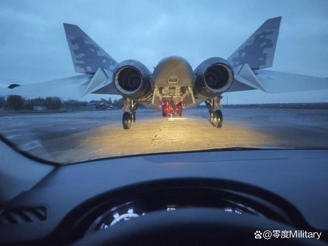 俄军苏-57曝内置主弹舱细节图