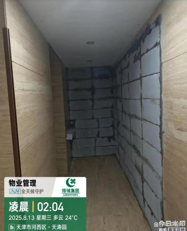 一楼住户趁夜砌墙将大堂据为己有
