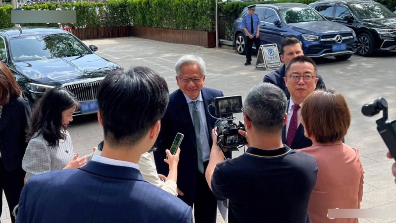 英伟达CEO黄仁勋时隔3个月今午再访京。 玉渊谭天